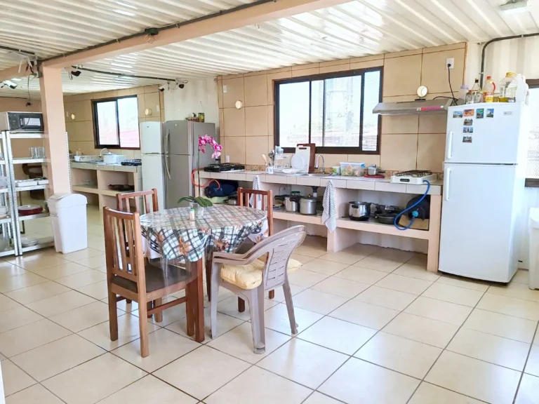 La cocina grande de Pension Bellotas. Comedor de administración