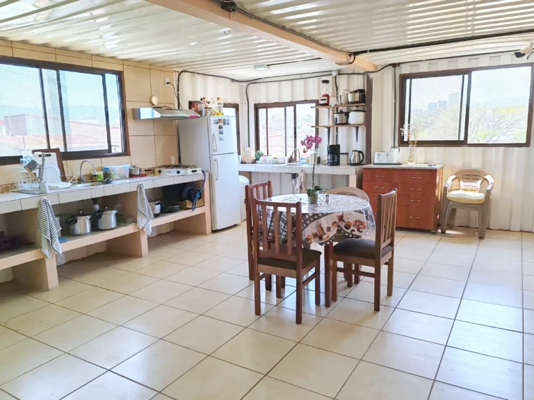 La cocina grande de Pension Bellotas. Comedor de administración